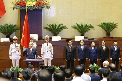 Chủ tịch nước Nguyễn Xuân Phúc tuyên thệ nhậm chức. (Ảnh: Trí Dũng/TTXVN)