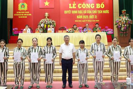Đoàn công tác Văn phòng Chủ tịch nước dự Lễ công bố Quyết định đặc xá tại Ninh Bình và Thừa Thiên Huế