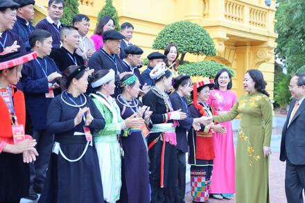 Phó Chủ tịch nước gặp mặt Đoàn đại biểu dân tộc thiểu số tiêu biểu tỉnh Cao Bằng