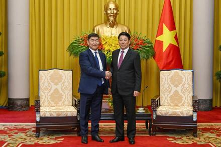 Chủ tịch nước Lương Cường tiếp Chánh án Tòa án Tối cao Mông Cổ