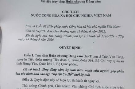 Truy tặng Huân chương Dũng cảm cho Trung tá Trần Văn Tùng