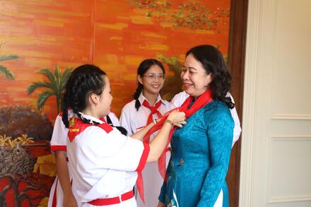 Phó Chủ tịch nước gặp mặt Đoàn đại biểu thiếu nhi tham gia "Hành trình Em yêu Tổ quốc Việt Nam"