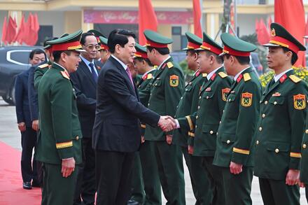 Chủ tịch nước Lương Cường thăm, chúc Tết Quân khu 2 và Sư đoàn 316