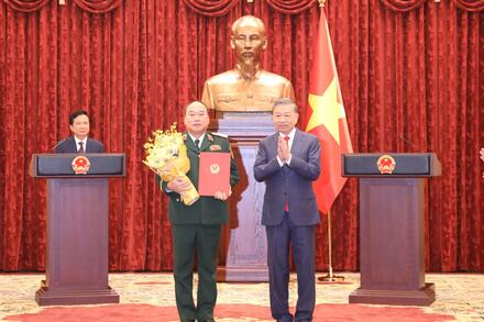 Tổng Bí thư, Chủ tịch nước Tô Lâm trao Quyết định thăng quân hàm Thượng tướng cho đồng chí Lê Quang Đạo