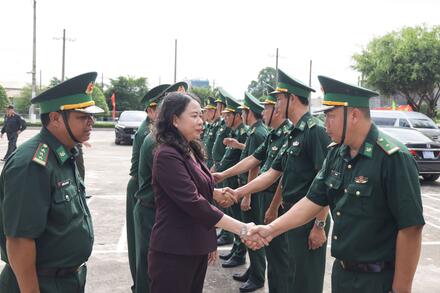 Phó Chủ tịch nước Võ Thị Ánh Xuân thăm, động viên Bộ đội Biên phòng An Giang