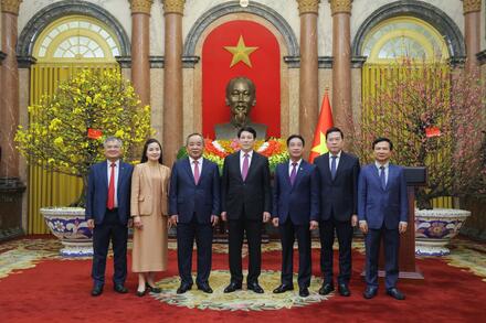 Chủ tịch nước Lương Cường gặp mặt đầu Xuân với cán bộ Văn phòng Chủ tịch nước