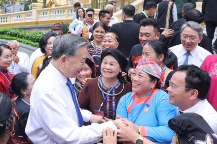Tổng Bí thư, Chủ tịch nước Tô Lâm tiếp các già làng, trưởng bản, nghệ nhân, người có uy tín tiêu biểu toàn quốc