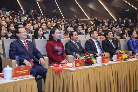 Khẳng định niềm tin son sắt với Đảng qua ngôn ngữ văn hóa nghệ thuật