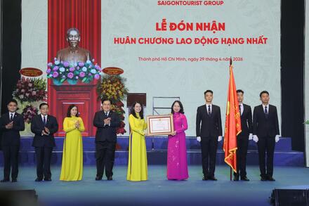 Phó Chủ tịch nước Võ Thị Ánh Xuân trao Huân chương Lao động hạng Nhất cho Tổng Công ty Du lịch Sài Gòn