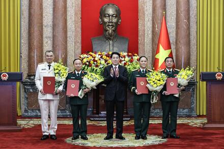Chủ tịch nước trao Quyết định thăng quân hàm, cấp bậc hàm Thượng tướng cho các sĩ quan cấp cao Quân đội nhân dân và Công an nhân dân