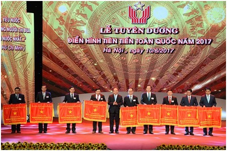 http://baochinhphu.vn/Uploaded/nguyenvanhuan/2017_06_10/Thu%20tuong%20tang%20bang%20khen%20cho%20cac%20tap%20the%20dien%20hinh%20tien%20tien.jpg?maxwidth=460