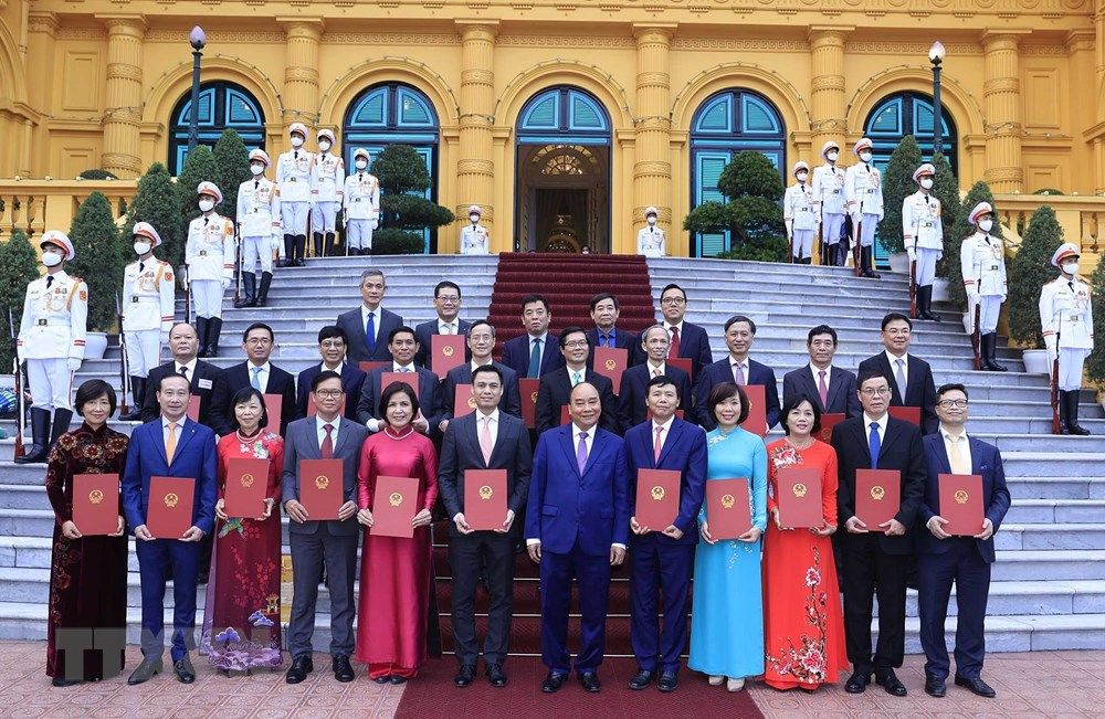 Chủ tịch nước Nguyễn Xuân Phúc trao quyết định phong hàm Đại sứ hình ảnh 3 Chu tich nuoc Nguyen Xuan Phuc trao quyet dinh phong ham Dai su hinh anh 3