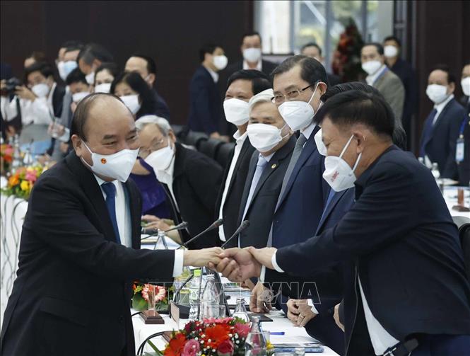 Chủ tịch nước Nguyễn Xuân Phúc với các đại biểu dự tọa đàm. Ảnh: Thống Nhất/TTXVN