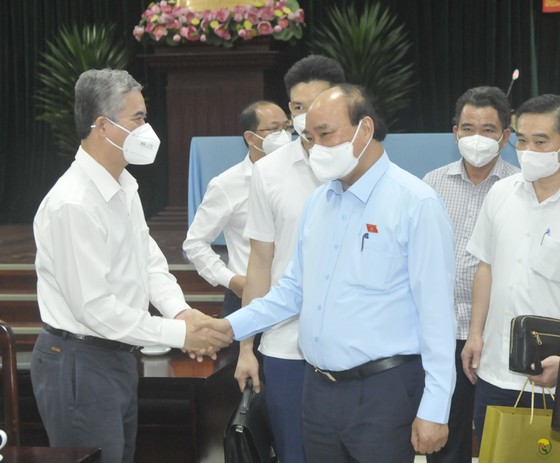 Chủ tịch nước Nguyễn Xuân Phúc: Sớm đưa huyện Hóc Môn thành đô thị phía Tây của TPHCM ảnh 2